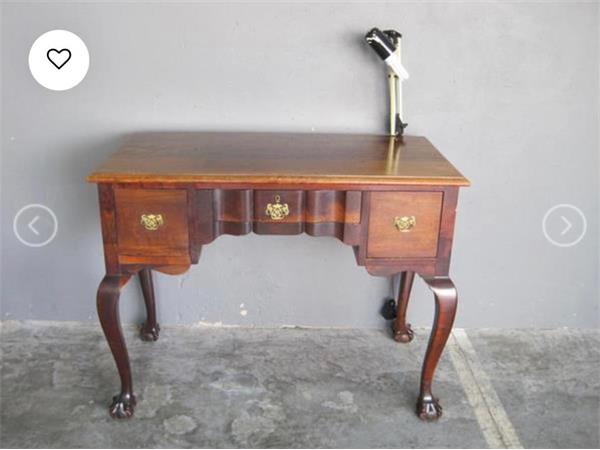 ~/upload/Lots/51241/7ze7lf37jposc/Lot 018 Ball & Claw ladies desk_t600x450.jpg